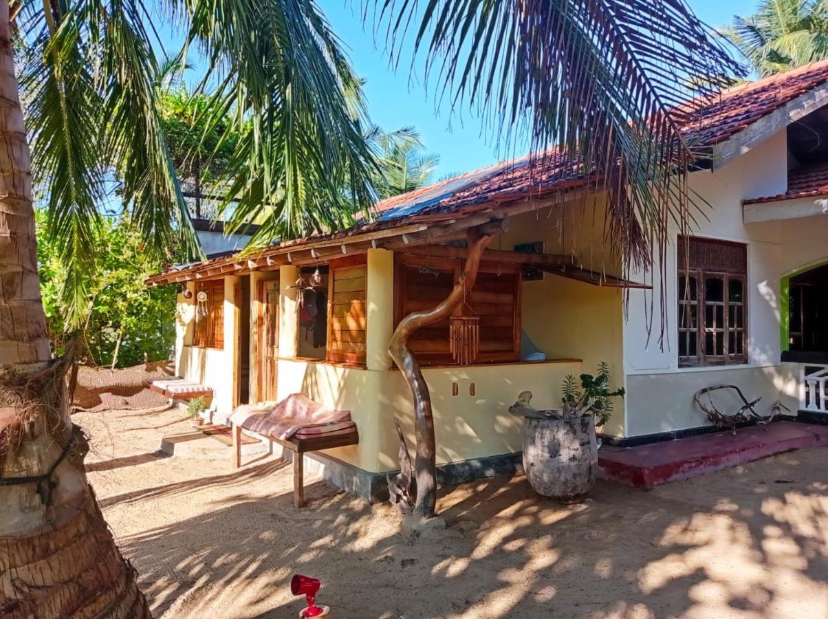 Kite House Cafe Bed and Breakfast Kalpitiya Esterno foto